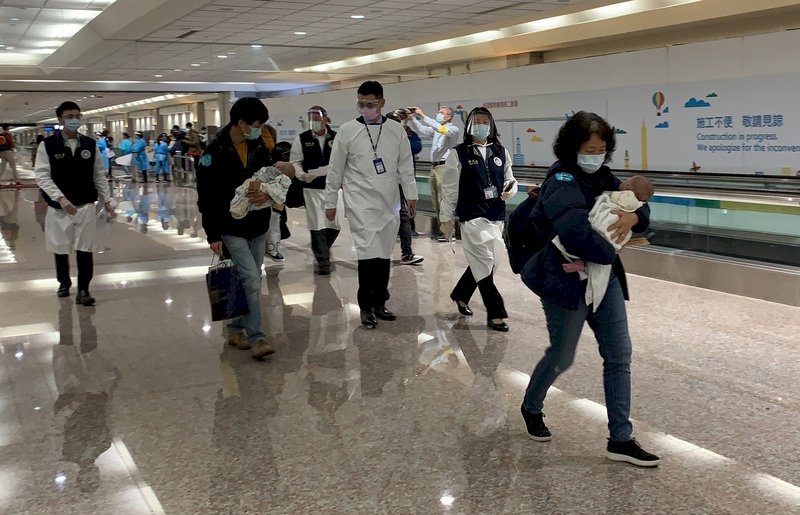 烏克蘭10僑民留學生返台  感謝外界關心與協助