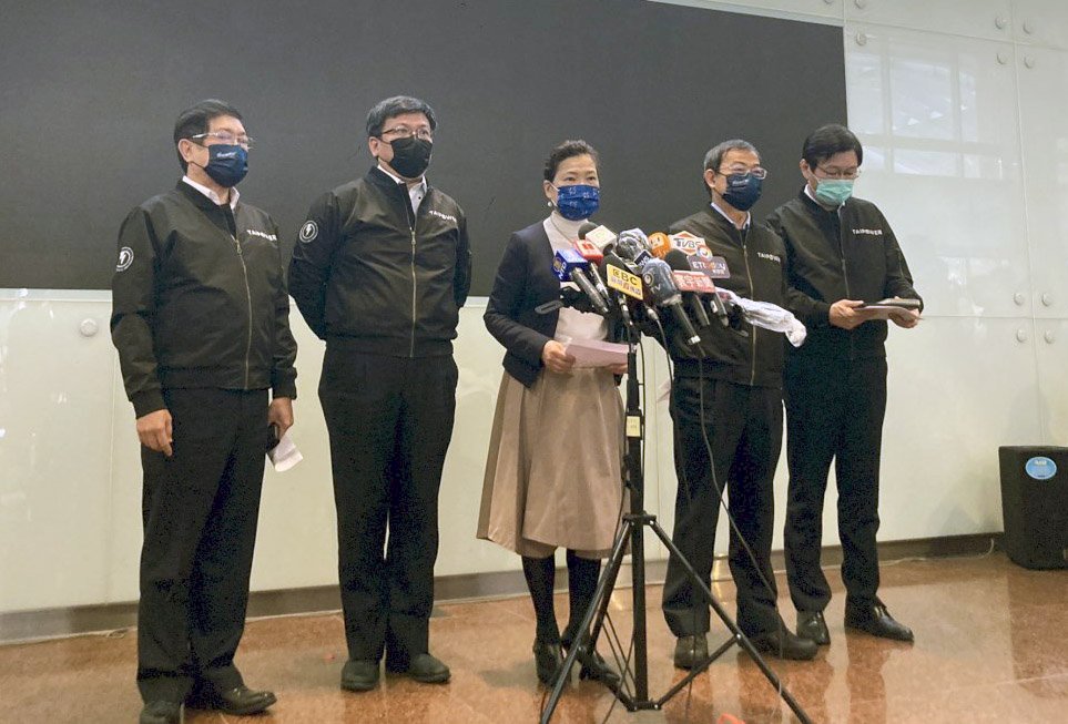 全台大停電剩南部還無電可用 王美花晚間將再上火線說明
