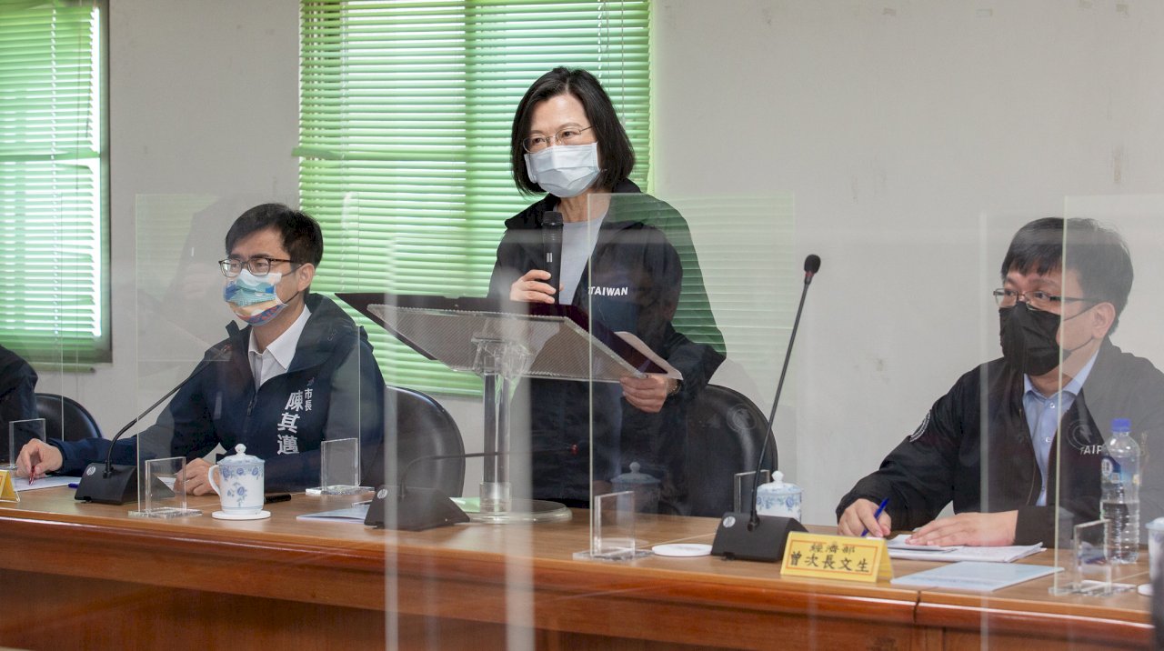 視察興達電廠 總統：對既有電網總體檢 提升分散性及韌性