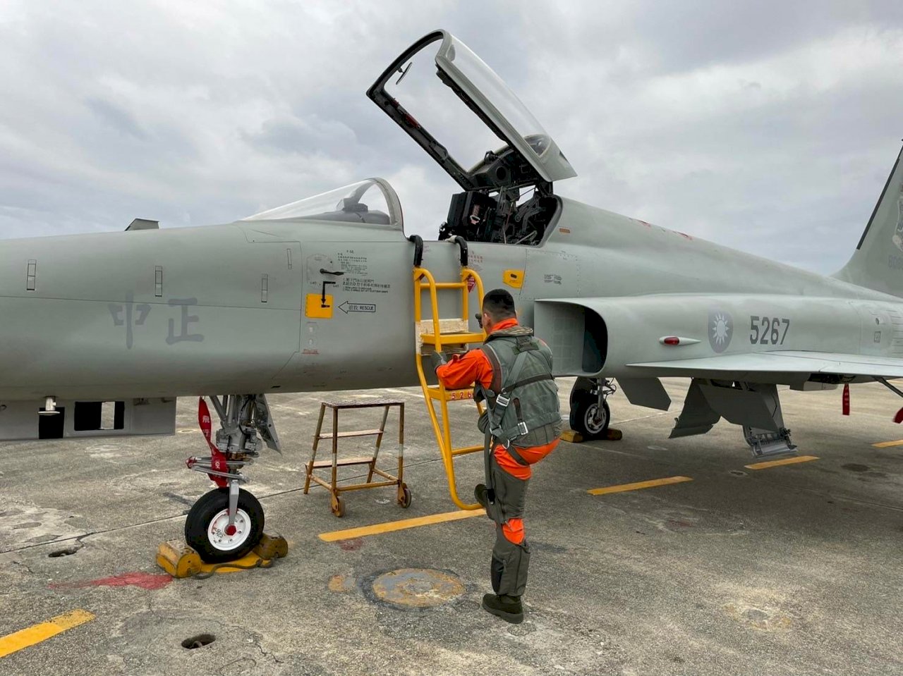 首架安裝Mk16彈射椅  F-5順利完成飛行測試