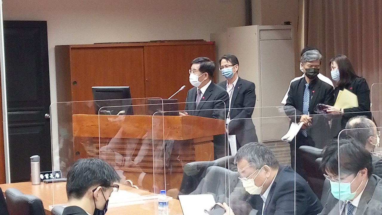 立委提議廢除男制服繡姓名 潘文忠：需和各縣市研議