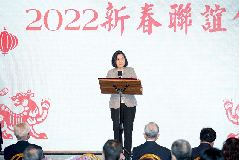 台灣之友會晚宴&nbsp; 蔡總統簽名口罩義賣52萬捐烏克蘭