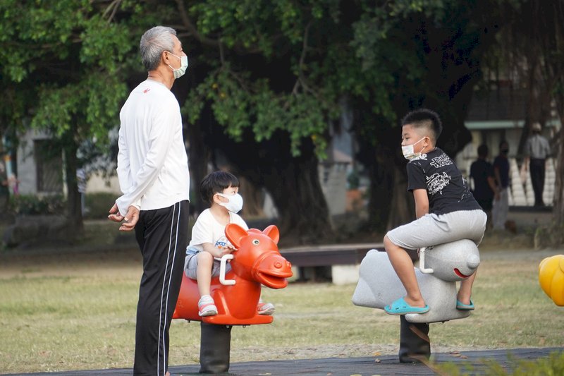 白天溫暖偏熱日夜溫差大 中部空品亮紅燈