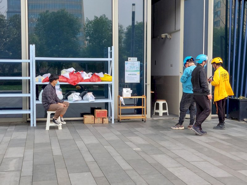 上海防疫優等生面臨補考  居民無奈不滿渴望自由