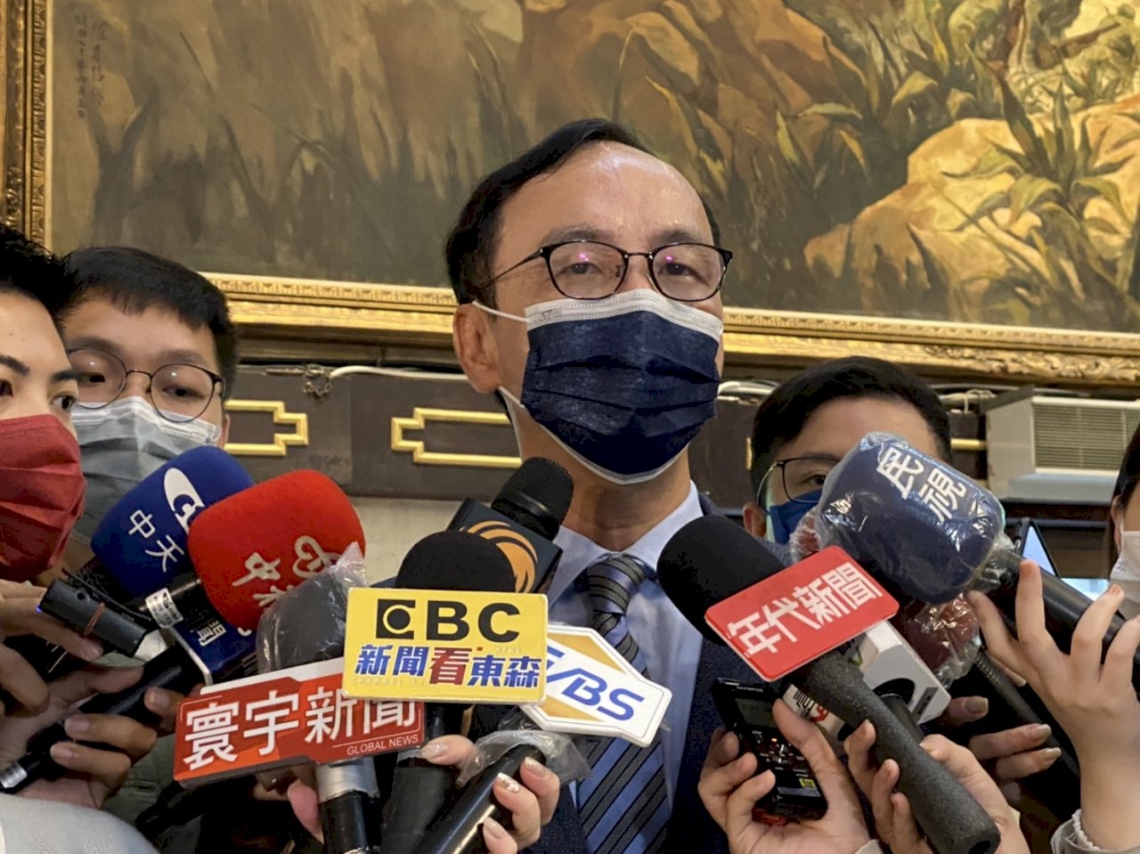 蘇揆以狗喻府會質詢 朱反批：是民進黨在野時把官員當狗罵、執政後卻反其道而行