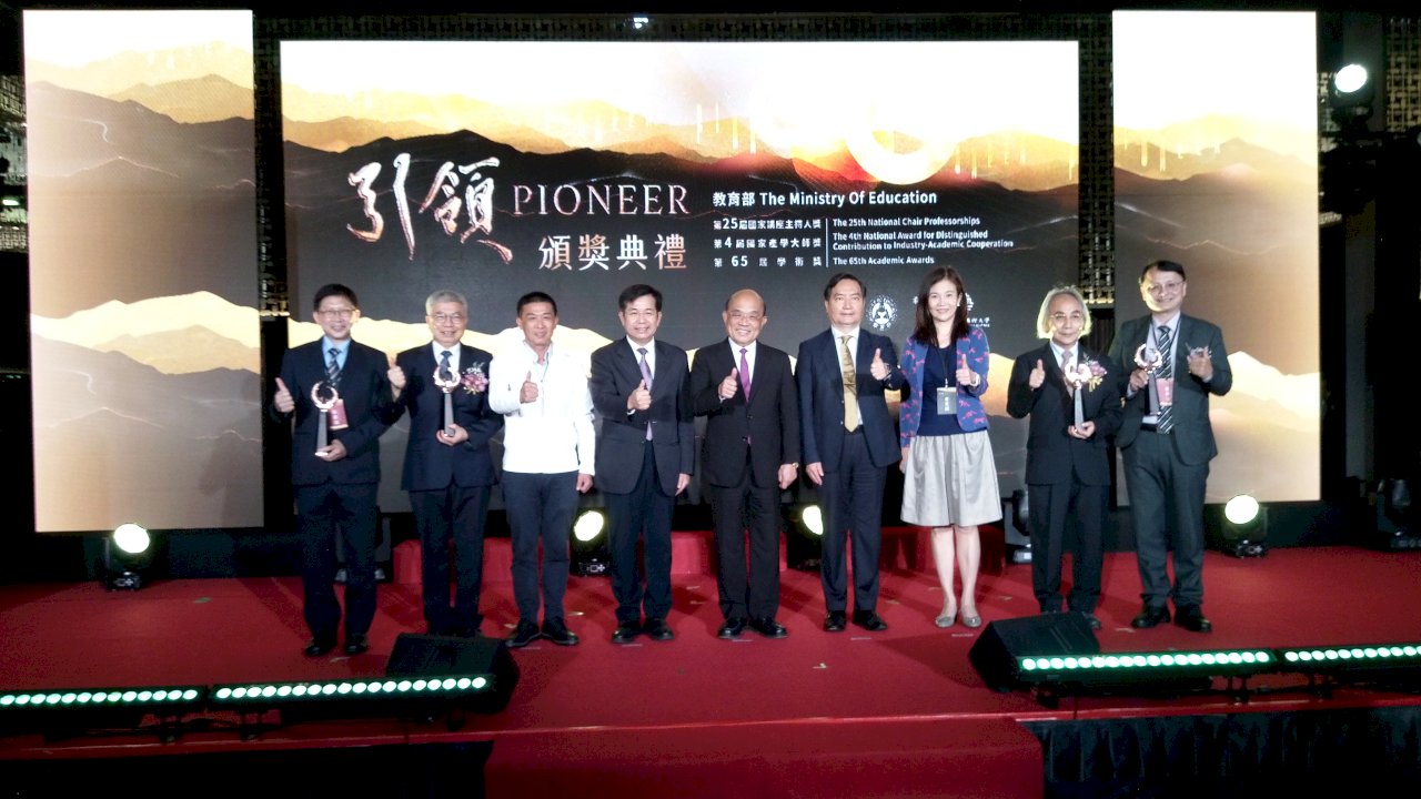 國家講座與產學大師頒獎 蘇揆：典範讓台灣人才輩出