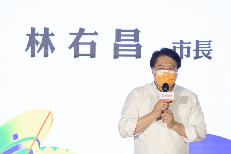 曾與確診警無罩合影 基隆市長林右昌居隔3天