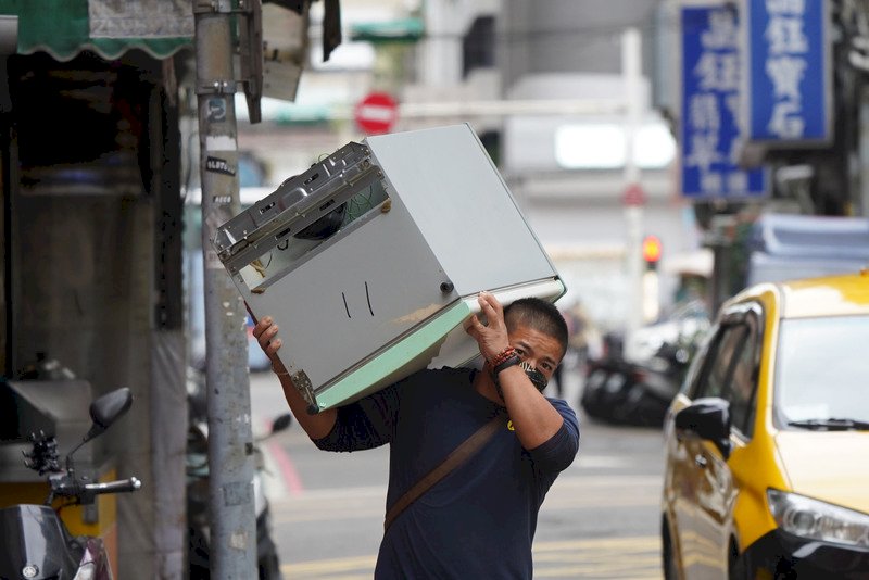 2月失業率受轉職潮影響微升至3.65% 仍創22年來同月新低