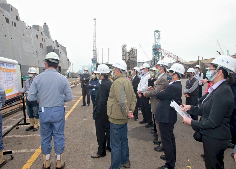 潛艦國造原型艦明年9月下水 國防部：依計畫建造中