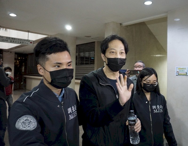 疑未公平配售基金涉背信 街口胡亦嘉1000萬交保