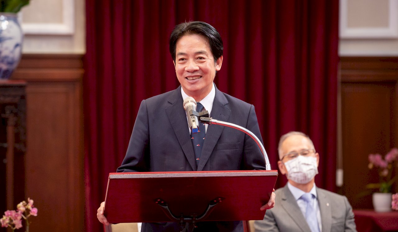 接見中信兄弟 資深獅迷賴清德超尷尬 喊話統一獅加油