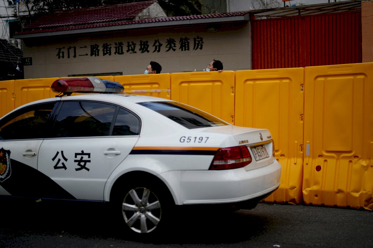上海「分區分批封城」民情沸騰  搶菜潮再現