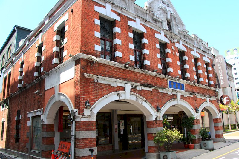 下週的台灣歷史回顧：立法院開議、「民主女神號」抵台、.首家太陽餅的台中「太陽堂」熄燈