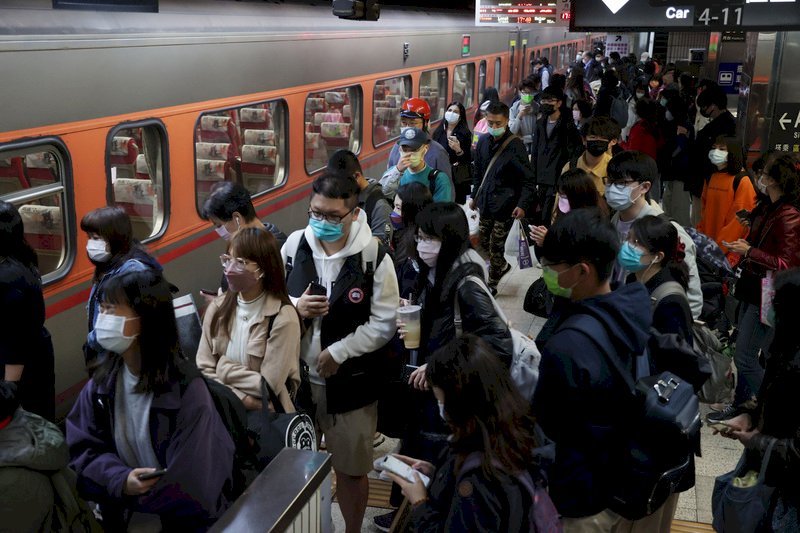 台鐵五一連假售票逾5成 工會釀不加班  必要時公路接駁