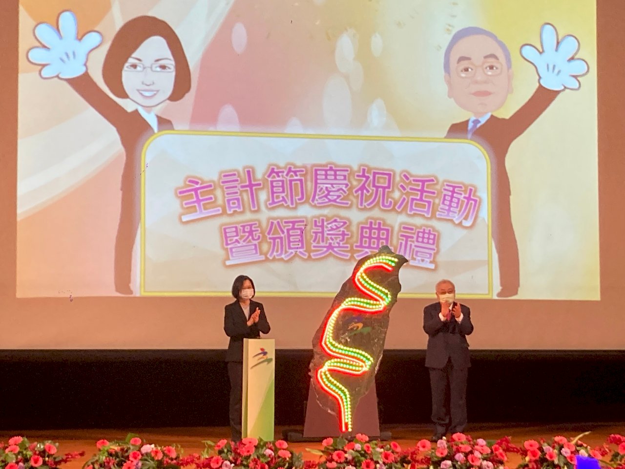 主計助攻財政良好 蔡總統：多家國際評等機構給台灣肯定