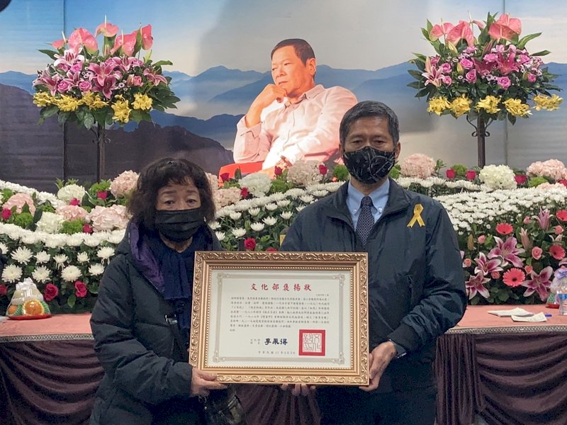 丘丘合唱團前團長邱晨辭世  文化部頒褒揚狀