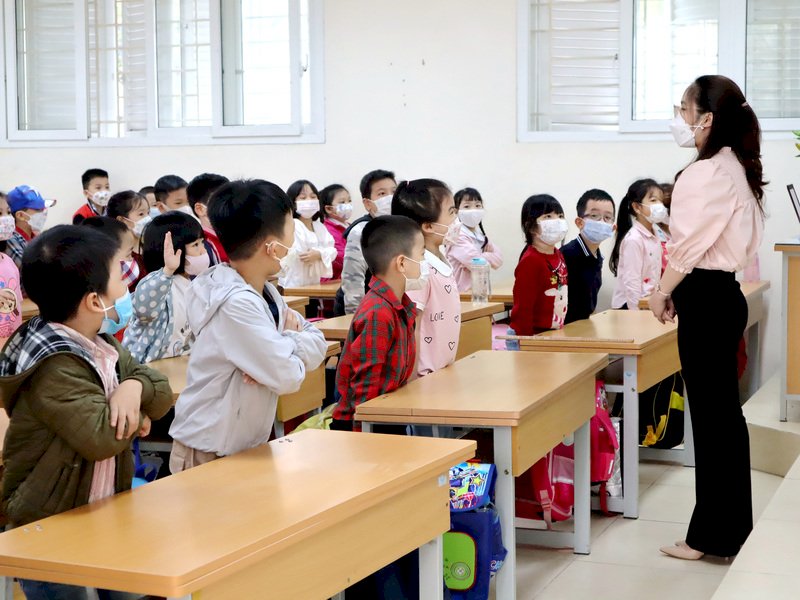 河內小學生返校 宅在家近一年見面超興奮