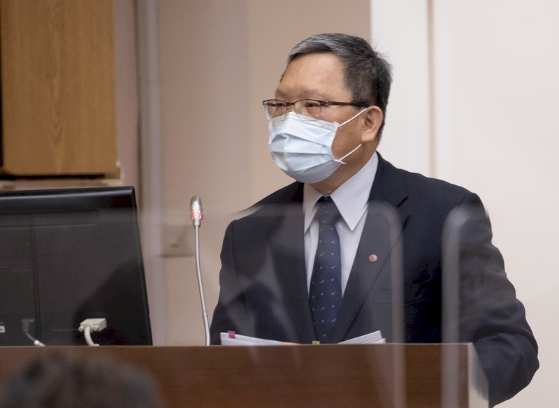 道瓊瀉千點台股跟摔失萬六 財長：成交量若維持3千億就算穩健