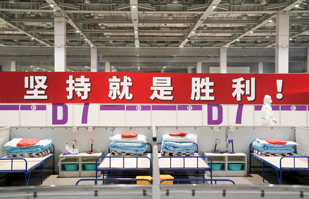 中國疫情清零失敗 蘭州升級管控上海重啟方艙