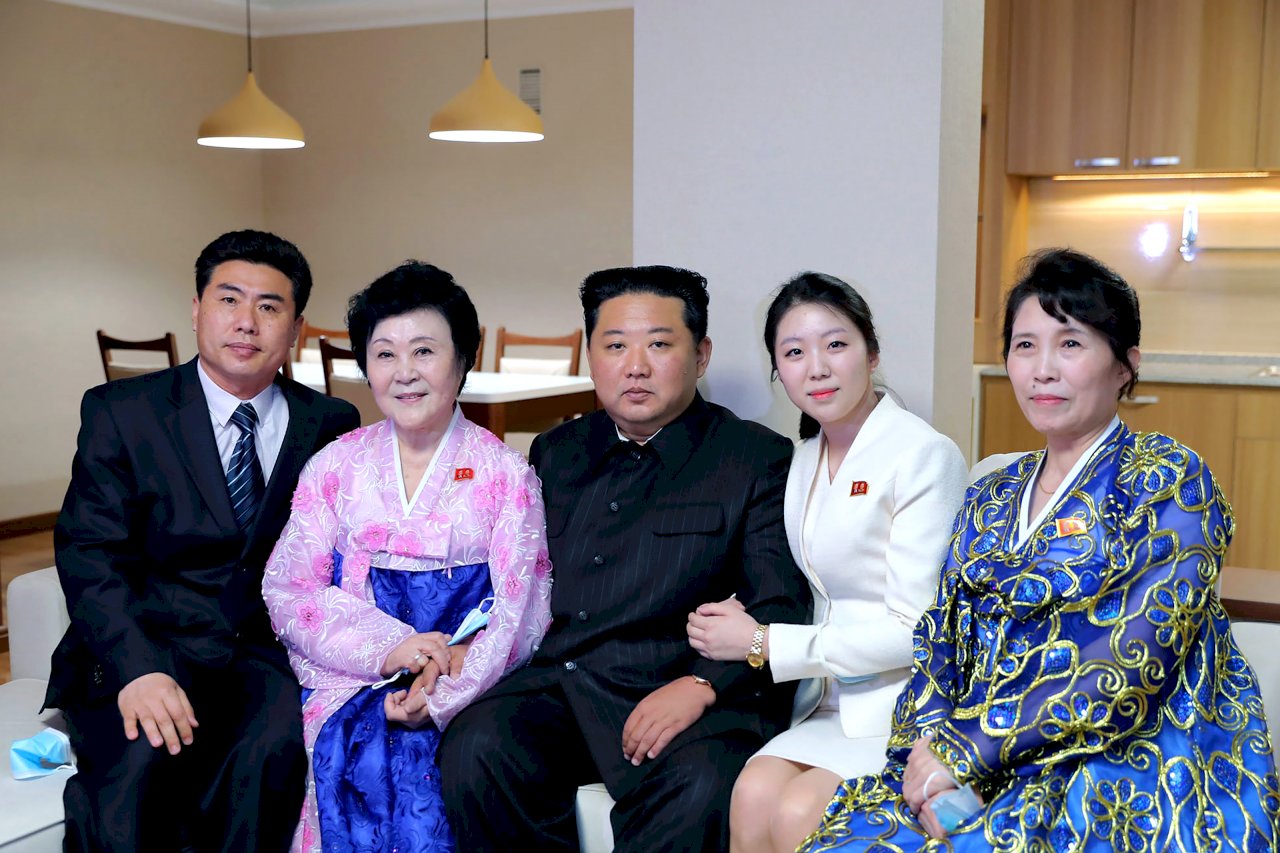 金正恩贈北韓國寶主播李春姬豪宅 還親領觀屋