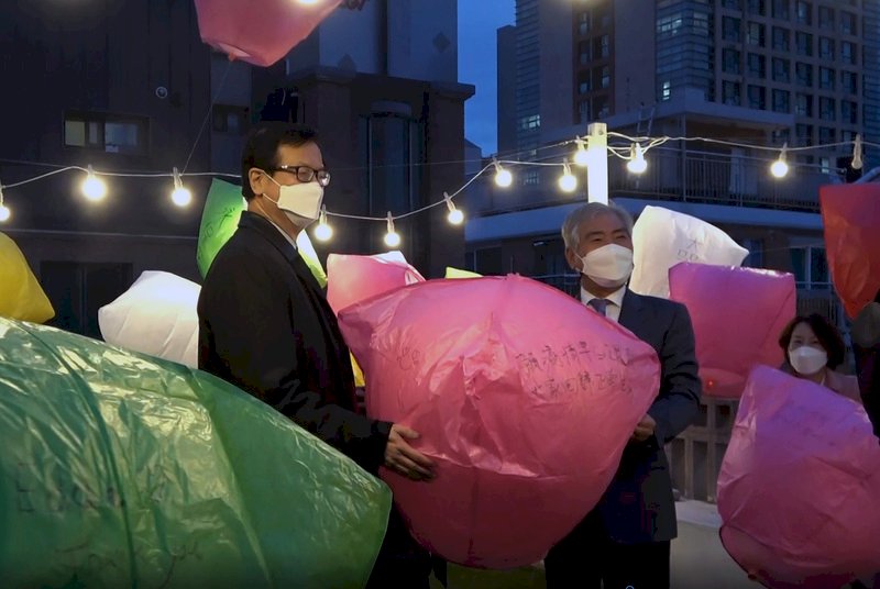 台灣天燈節現身首爾 韓民眾盼疫情退散赴台觀光