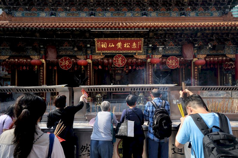 確診案例降至300以下 香港防疫措施進一步鬆綁
