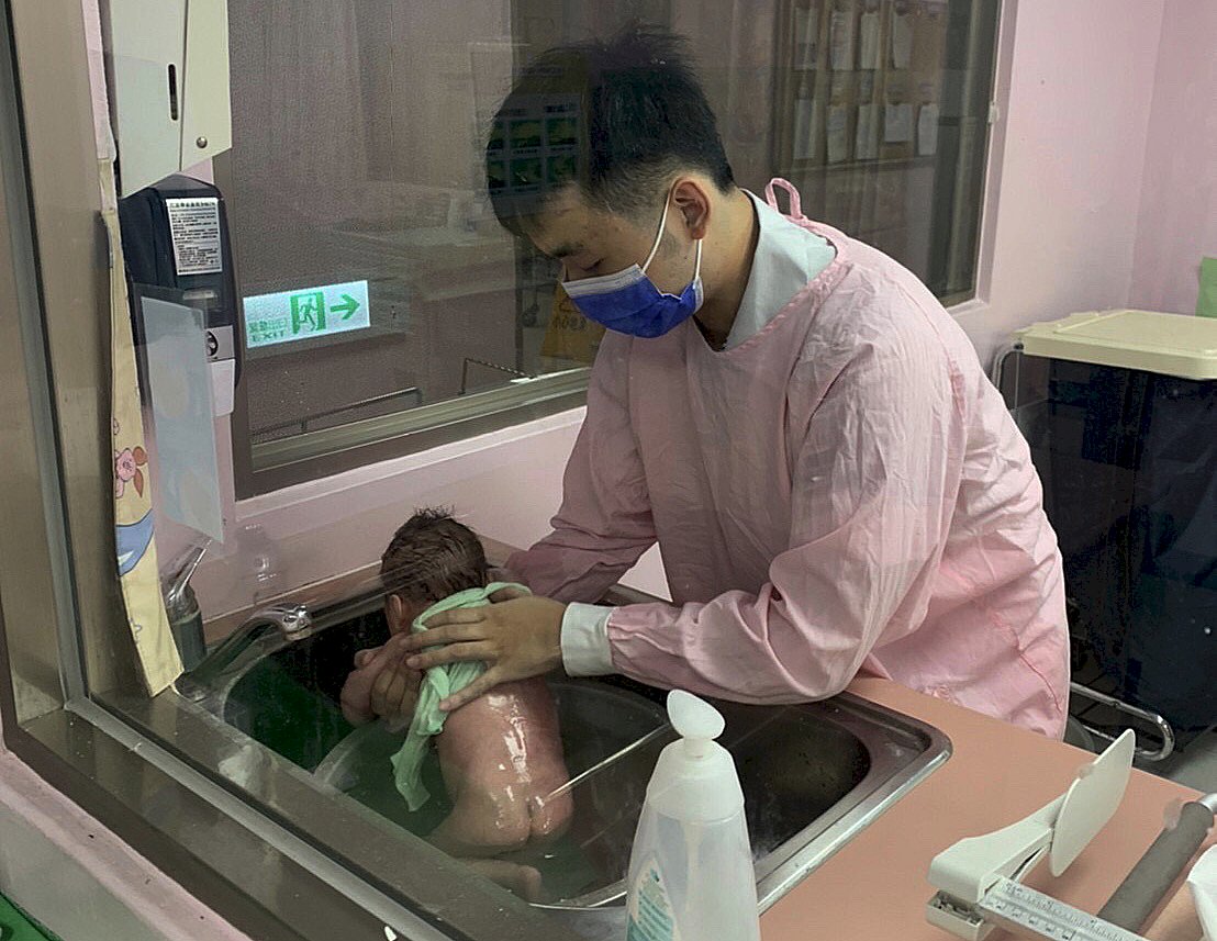 新二代立志當「男丁格爾」 新生兒、女患者照護難不倒