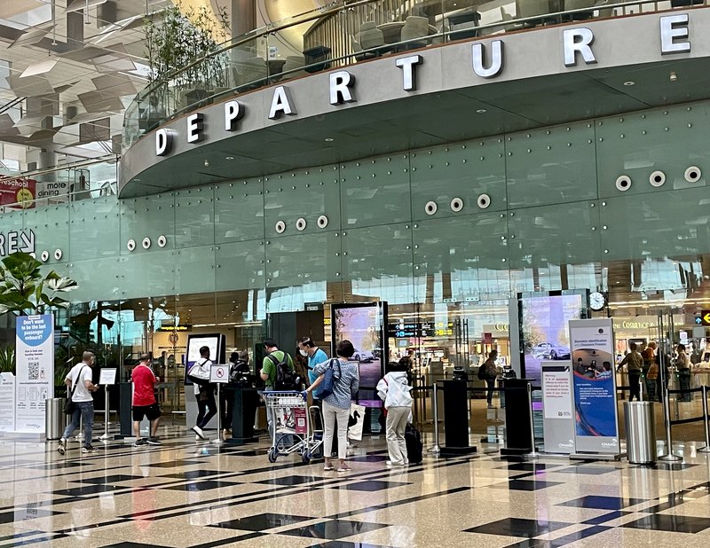 新加坡解除多數防疫措施 完整接種者行前不需檢測