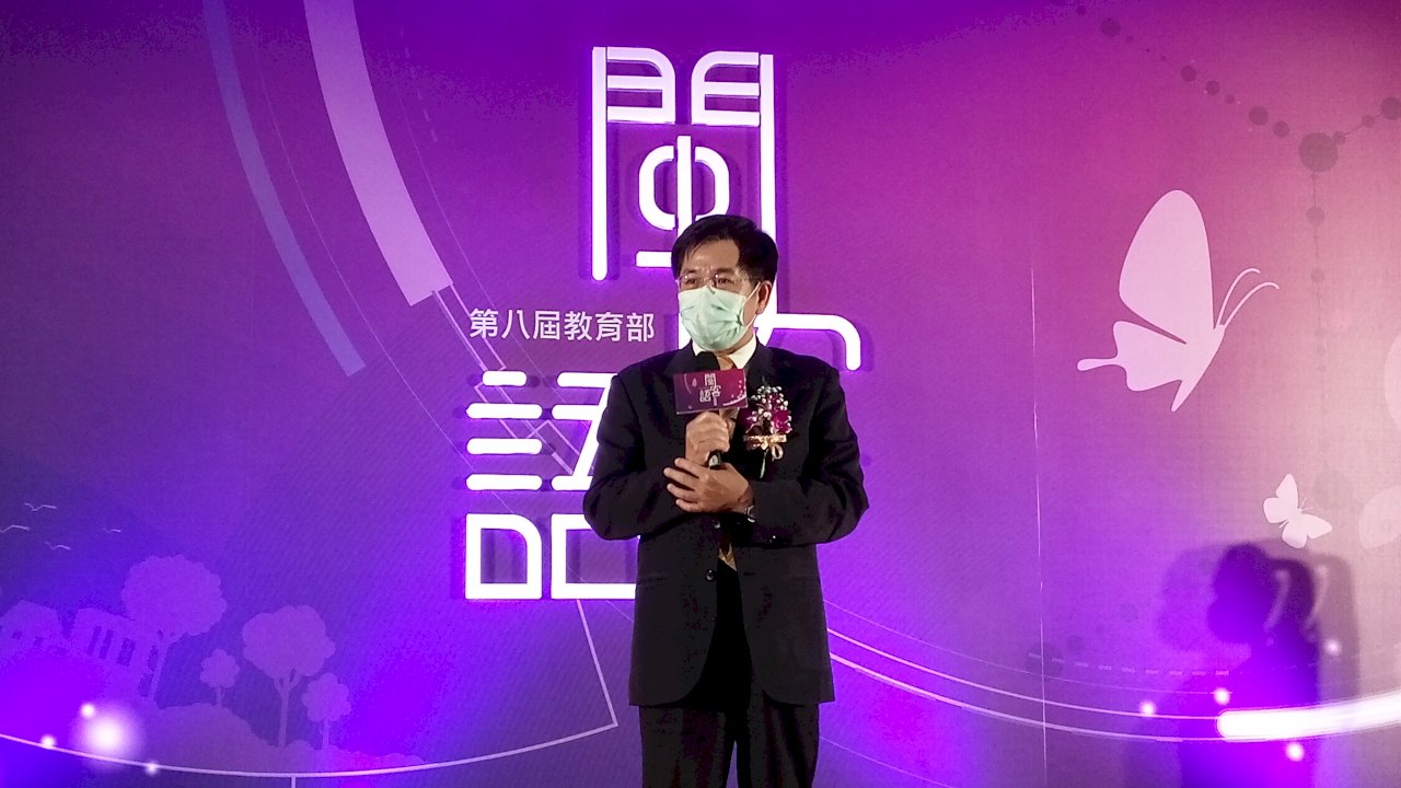 教長：居隔師生自主防疫期不能入校 大學生輕症返家居隔
