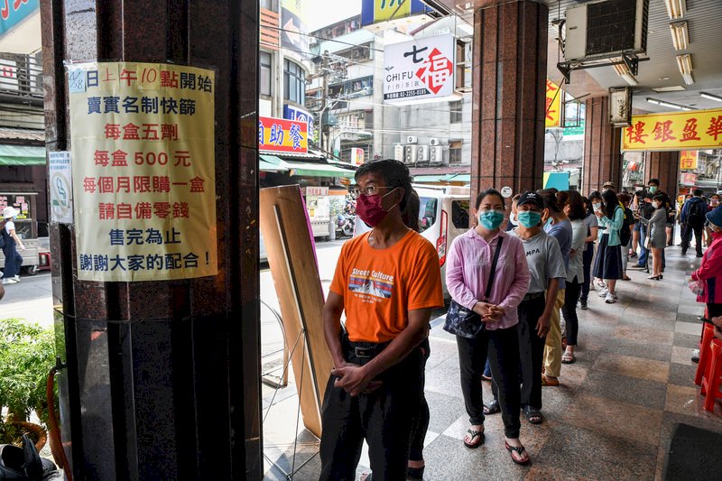 快篩實名制現人龍+系統當機 朝野立委籲政府解決民眾需求