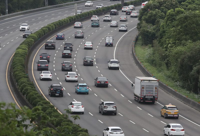 勞動連假首日 國道車流、台鐵旅客較預期少