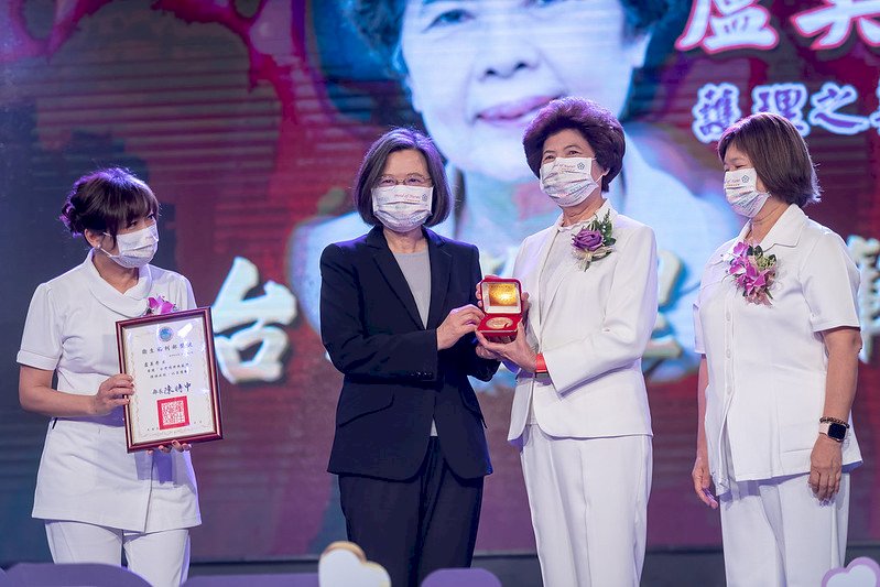 慶祝國際護師節 蔡總統肯定：各位都是守護人民健康的英雄