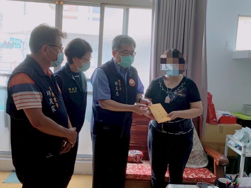 移民署攜手嘉邑行善團送暖 助重病新住民度難關