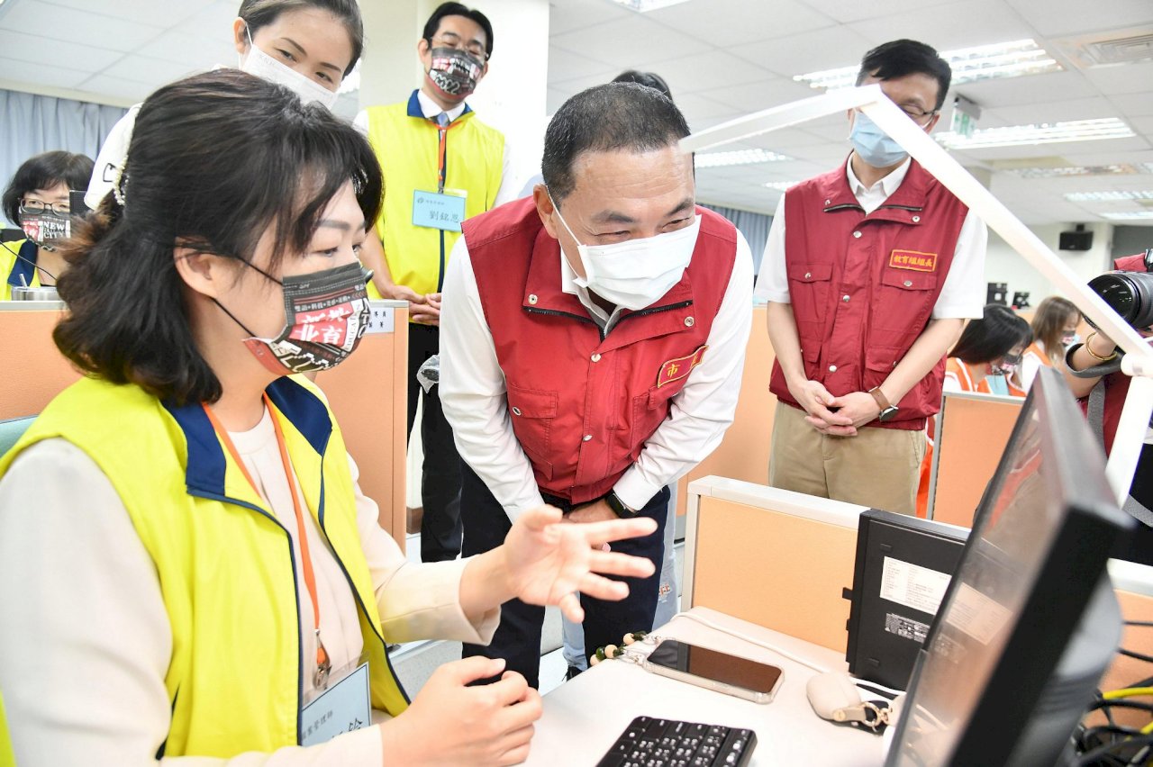 雙北市長盼全面實施快篩陽視同確診 侯友宜籲中央勿太僵化