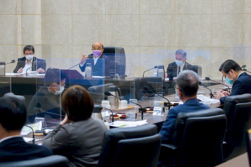 國內疫情進入高原趨緩 蘇揆：戒慎不恐懼持續整備醫療量能