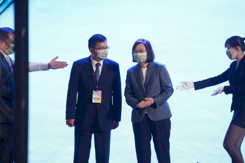 總統：外銷訂單連25個月正成長 經濟具實力與韌性