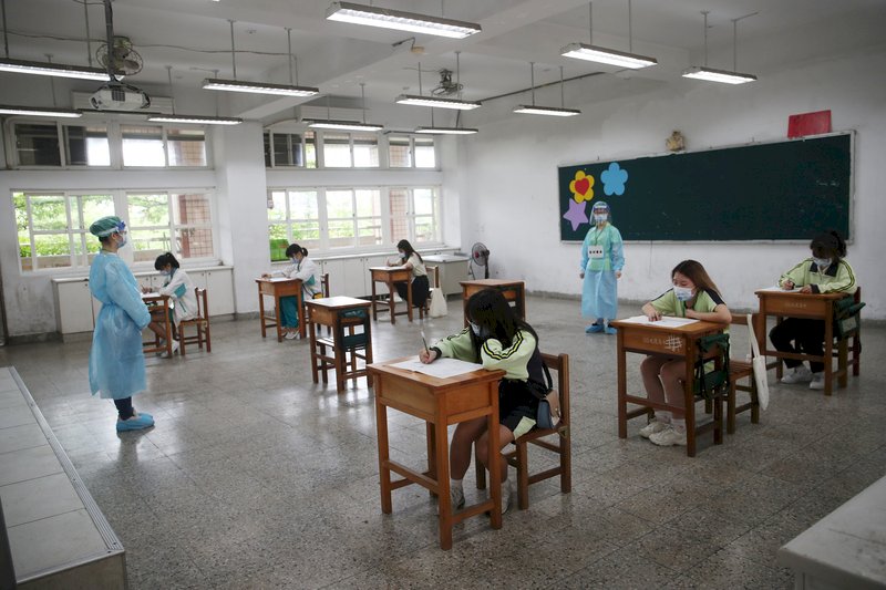 國中會考下午看考場 居隔居檢等不能親自看