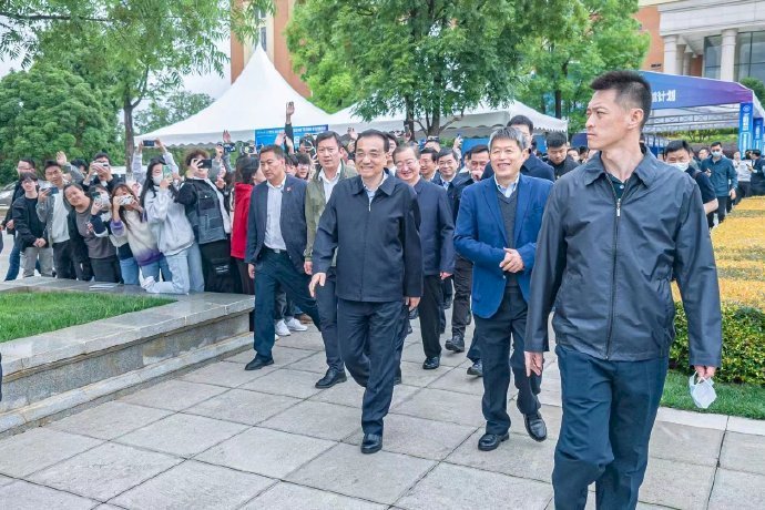李克強槓上習大大？視察雲南全程不戴罩 邀12省座談不見親習首長