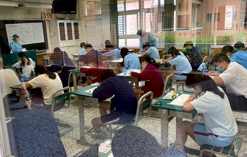 108課綱首度命題 國中會考題組多、總題數少