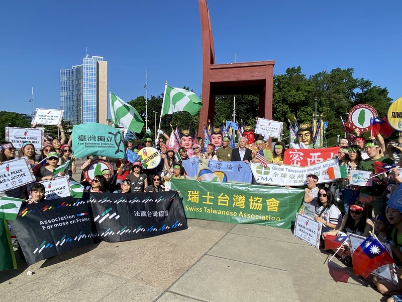 電音三太子現身台灣入世衛遊行 日內瓦民眾圍觀拍照
