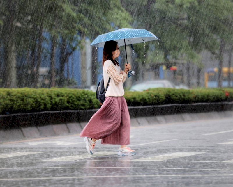鋒面持續影響  18縣市注意瞬間大雨