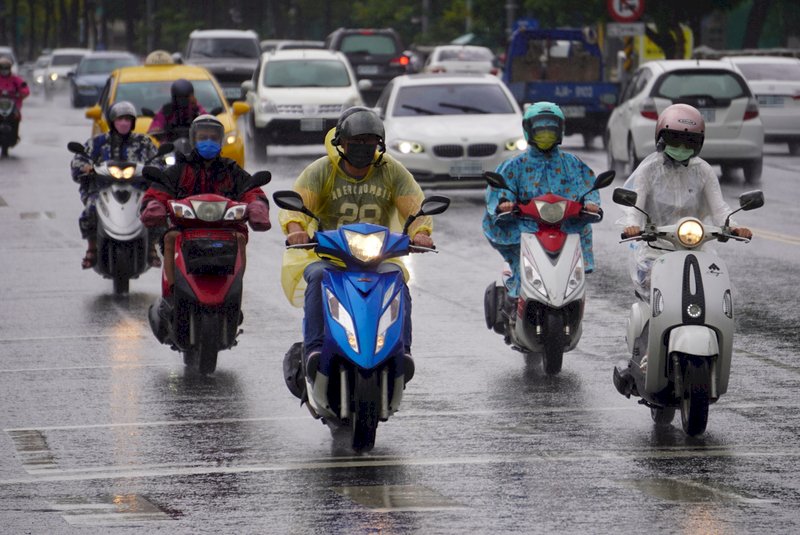 滯留鋒持續發威 大雷雨炸裂中彰沿海