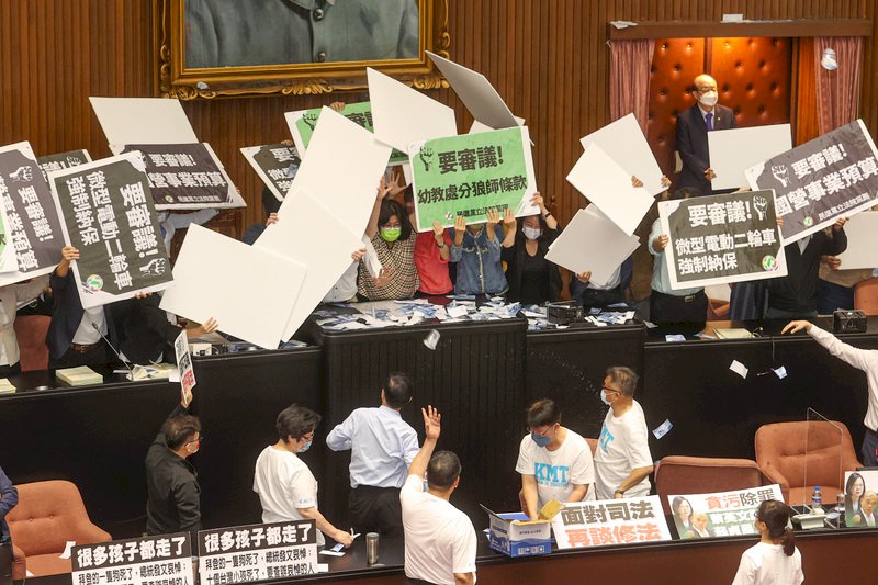 ◎免訴不代表無罪，藍綠錯失規範公務支出申報制度大好時機！