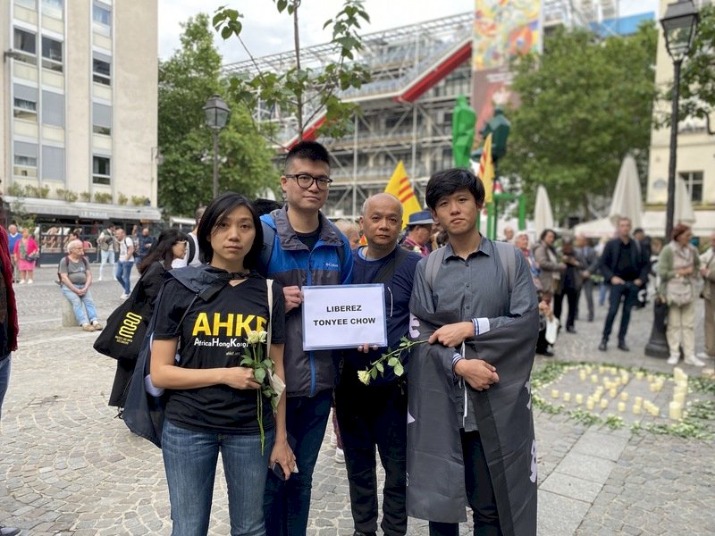 巴黎點燭緬懷六四 痛批中國民主消失殆盡