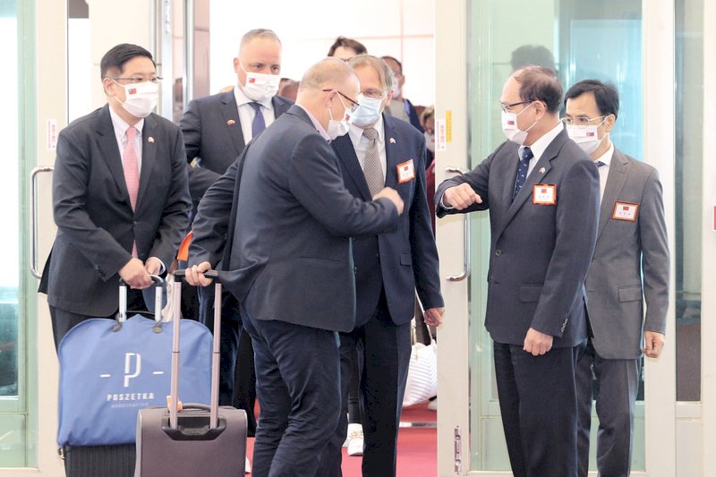 斯洛伐克訪團抵台 國會副議長：以行動支持台灣