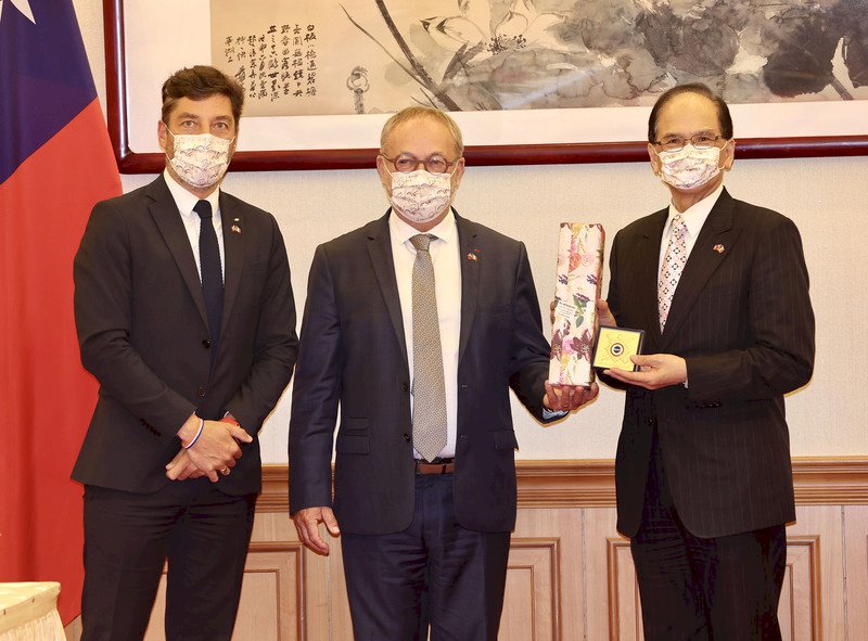立院接待法國訪團 游錫堃：盼中國人未來與台法共享自由民主
