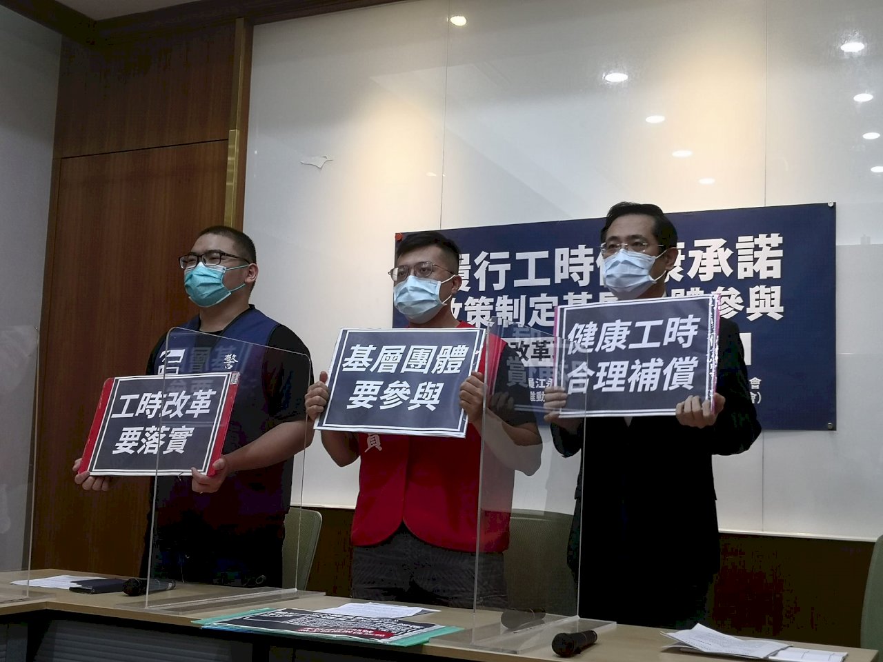 輪班制公務員加班換嘉獎陋習合理化？基層警消盼政府履行工時健康承諾