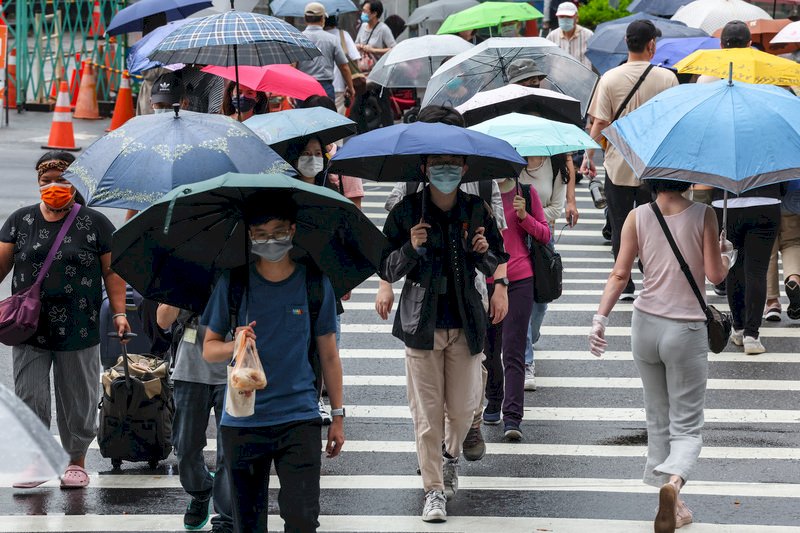 午後對流旺 9縣市大雨特報