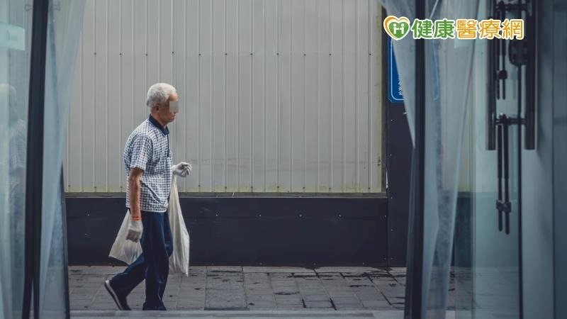 走路變慢恐是失智症！簡單1習慣增2%「腦記憶體」
