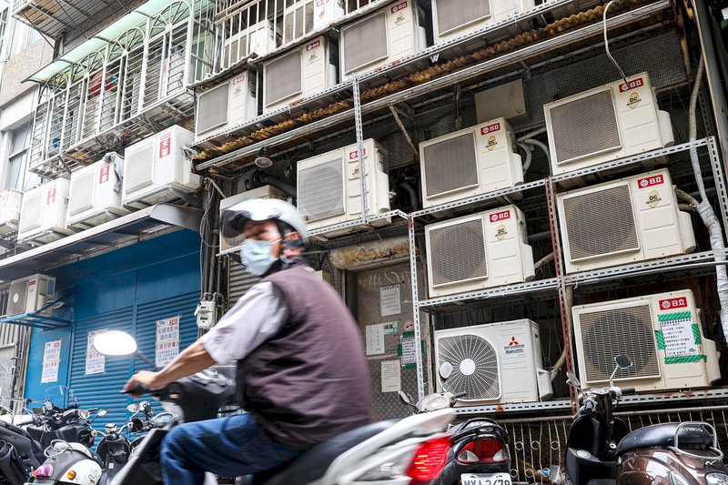 上午供電亮吃緊黃燈 午後是否下雨影響備轉容量率